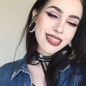 Meet your Posher, Julia